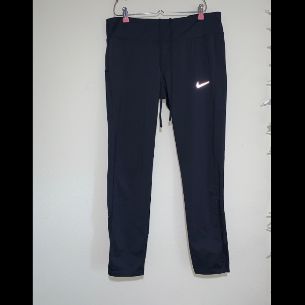 Black Nike leggings